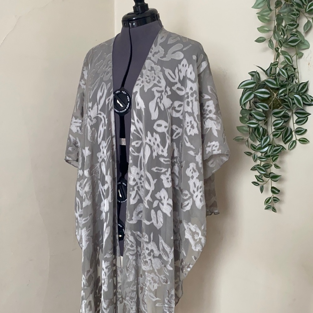 Betsey Johnson Gray and White Floral Kimono